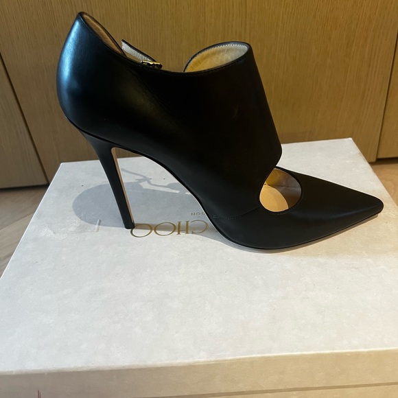 Jimmy Choo size 37 Black heels. Style called Houry. Pristine condition. Worn 3x. - Picture 2 of 4